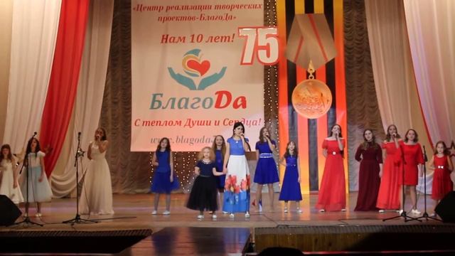 Ансамбль "Новелла" с песней " Улыбнись Россия "г.Волгоград 3-4.02.2018г. смотреть онлайн