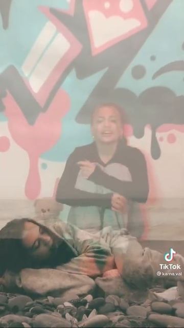 трек глупенькая девочка смотреть онлайн