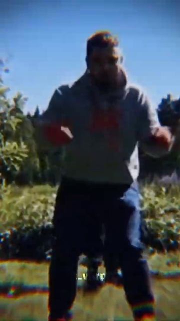 Hard Play пожилой танцор