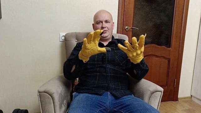 Желтые перчатки
