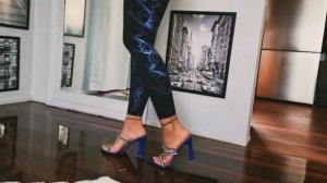 👠Девушка в синих босоножках на каблуке/#highheelssandals