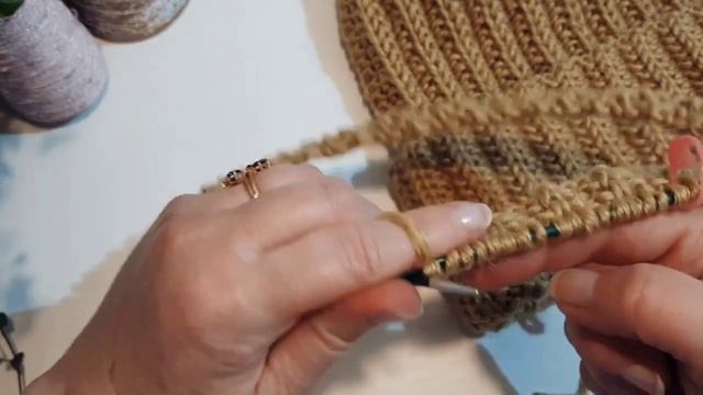 Женская шапочка с отворотом. смотреть онлайн