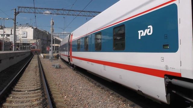 Электровоз ЭП20-014 со скоростным поездом "Стриж" смотреть онлайн