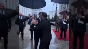 Эрдоган схватил Макрона за палец, а Макрон поцеловал Зеленского