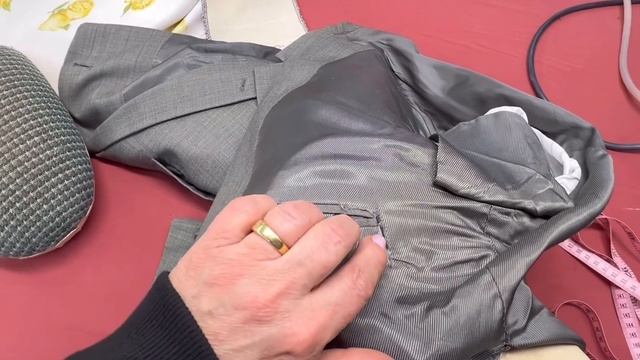 Ремонт внутренних карманов на мужском пиджаке…МКлас? смотреть онлайн