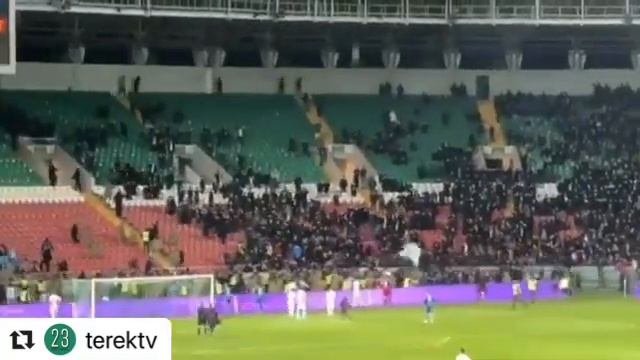 Чеченцы заставили надеть футболки фанатов Зенита На м