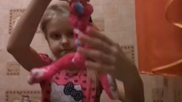 Подарок для мамы на день матери. Заяц из халата. смотреть онлайн