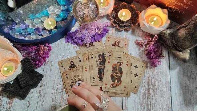 НОВОЕ ОНЛАЙН ГАДАНИЕ НА ЛЮБОВЬ И ОТНОШЕНИЯ ДАМЫ И КОРОЛЯ НА ИГРАЛЬНЫХ КАРТАХ. ЦЫГАНСКОЕ ГАДАНИЕ