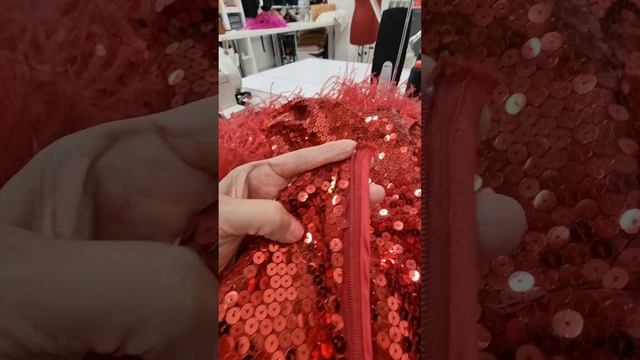 Потайная молния и ткань с пайетками. смотреть онлайн
