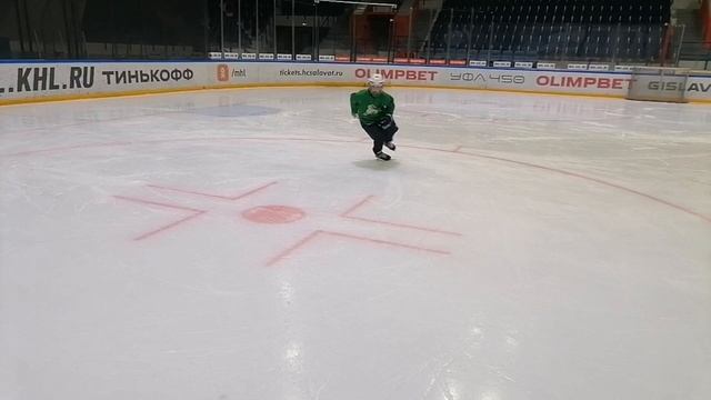 KHV246 Продолжаем совершенствоваться в катании с тренером dmitri2khockey в школе Салават Юлаев.