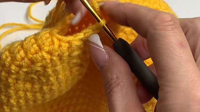 Шапка «Миньон» Вяжем крючком ☕️🧶 смотреть онлайн