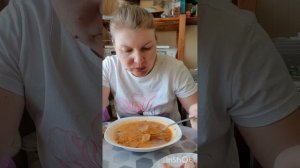 Мукбанг. Борщ со сметаной, гречишный хлеб,  грудинка и лук