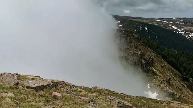 Връх трите чуки в облаци смотреть онлайн