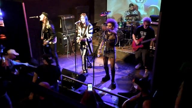 Хоха Электрозомби - Blitzkrieg Love (ИОНОТЕКА 13.05.2023) смотреть онлайн