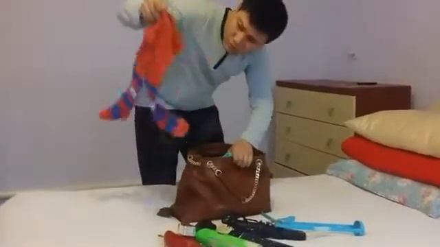 Что в сумке у жены?