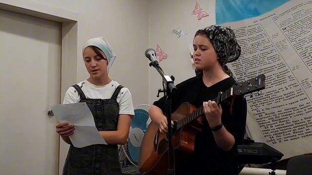 С Твоим именем, Боже, мир давно уже свыкся... (пение) смотреть онлайн