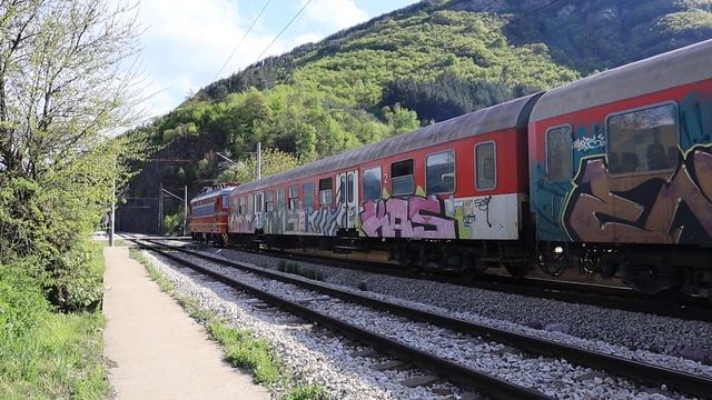 Един прекрасен априлски ден с влакчета на чудната ЖП спирка Церово... смотреть онлайн