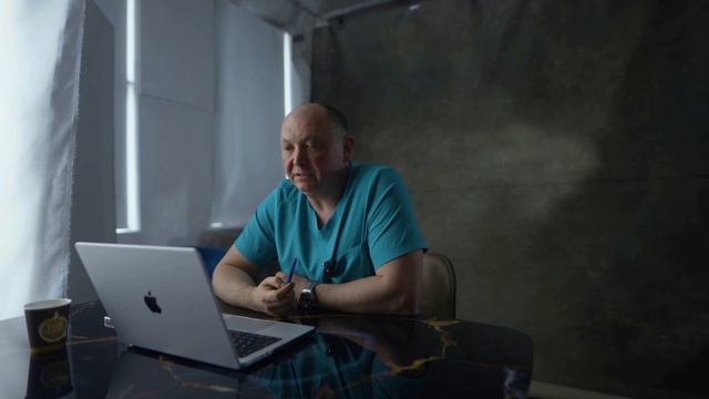 Как операция по уменьшению груди избавляет от болей в смотреть онлайн