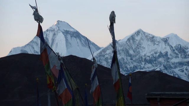Восход солнца над Дхаулагири смотреть онлайн