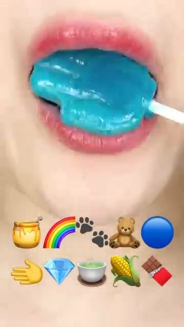ASMR EMOJI FOOD 🍯🌈🐾🧸🔵🫲💎🍵🌽🍫 이모지 먹방 (sped up) смотреть онлайн
