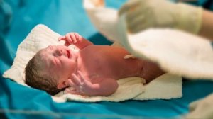 【МАМА ПОСЛЕ РОДОВ】 РОЖДЕНИЕ РЕБЁНКА В РУБАШКЕ 🍼