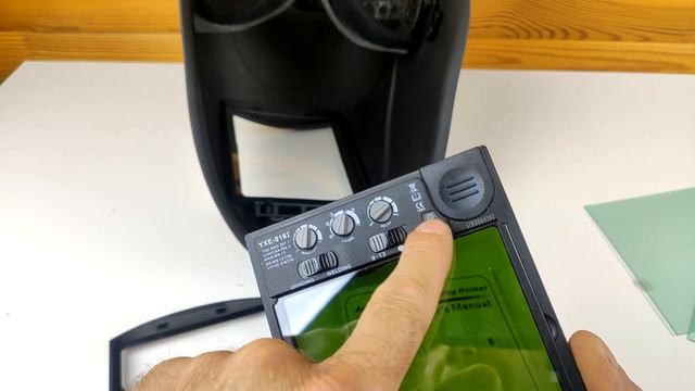 Крутая сварочная маска.Четыре датчика дуги, солнечной батареей и огромным обзорным стеклом из Китая.