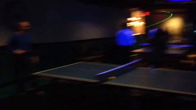 Прикольно  как собирают шарики для тенниса