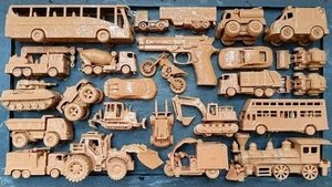 Чистка игрушечных гоночных автомобилей, грузовых автомобилей Molen, двухэтажных автобусов, поездов,