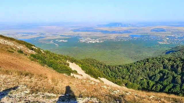Вид с Малого Тау на Большой Тау
