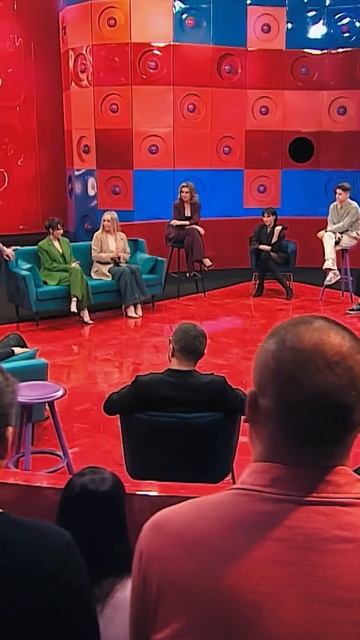 «Юлия Михальчик стала той, которая через ПОСТЕЛЬ зашла»😱Студия В ШОКЕ | ИСКРЫ ЛЕТЯТ смотреть онлайн