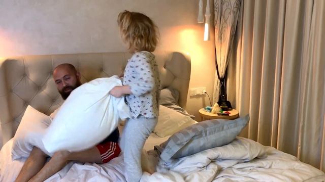ПИЖАМНАЯ ВЕЧЕРИНКА ПОДУШЕЧНЫЙ БОЙ С ПАПОЙ PIJAMA PARTY MO DO EI
