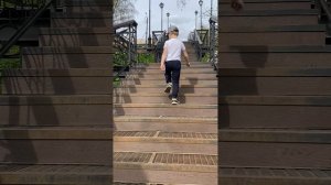 Поднимаемся по ступенькам, обзорная экскурсия