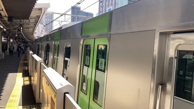 25.04.2024 года. Прибытие электрички линии Яманоте на станцию Готанда. смотреть онлайн