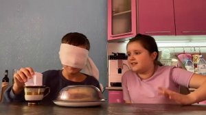 Играем в "Лизни, откуси или ничего"