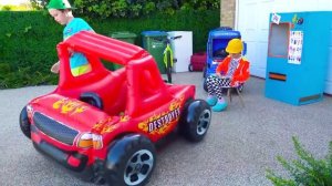 Мистер Макс • Mister Max - Макс катается на эвакуаторе и играет в продажу игрушечных машинок для дет