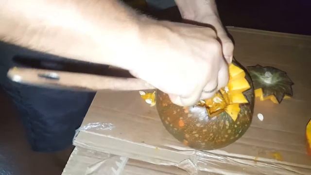 ВЫРЕЗАЕМ ТЫКВУ НА HELLOWEEN! смотреть онлайн
