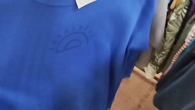 Охота за осенними вещами в сербских секондах: MaxMara, пух смотреть онлайн