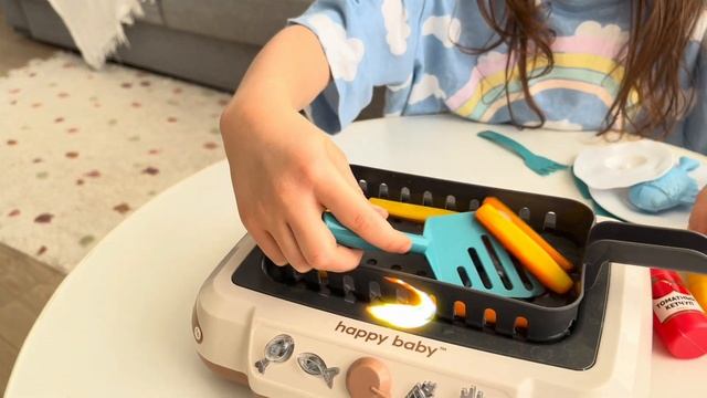 Алиса готовит НА ПЛИТЕ HAPPY BABY для друга Снежка смотреть онлайн
