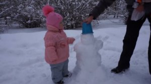 Лепили снеговика с Настей  Sculpted snowman with Nastya