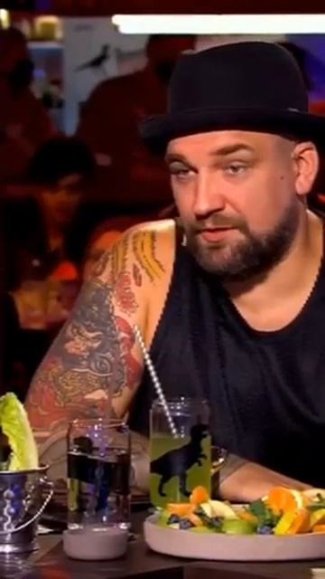 Баста извеняется перед Гуфом, и зовёт на своё шоу "Вопром Ребром" смотреть онлайн
