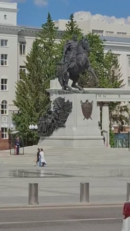 250517 Советская площадь Памятник генералу Минигали Шаймуратову город Уфа Башкортостан Башкирия
