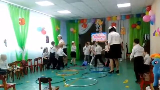 Выступление Снежаны Снежана в желтом платье