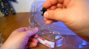 ПУСКАТЕЛЬ С ИСКРАМИ и НАСТОЯЩИЙ ВОЛЧОК АХИЛЕС Бейблэйд и АРЕНА Beyblade