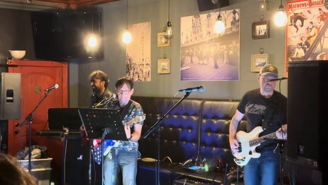 Пик Черский-Блюм не Розен Red Doors BarGrill