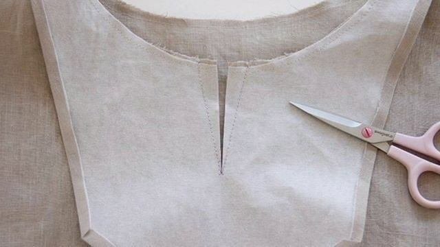 Как обработать горловину обтачкой✂️🤩