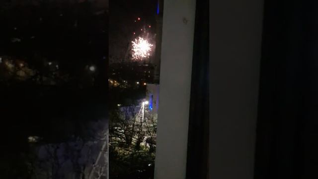 салют в Севастополе С Новым годом вас подпишеки из Россий 1 января 2022 смотреть онлайн