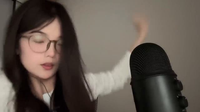 food ASMR. Близкий шёпот, движения рук, звуки рта, запись со стрима.