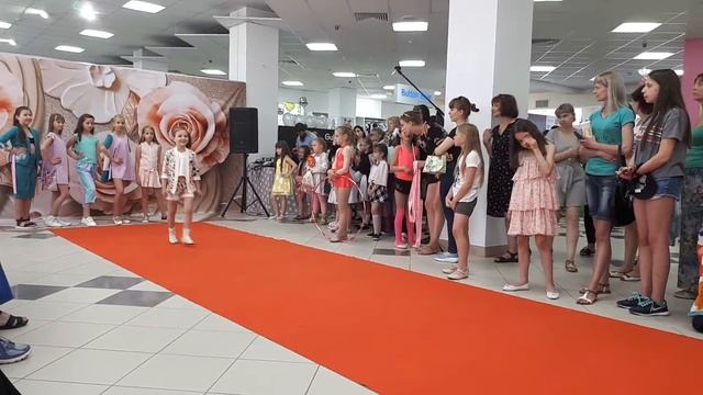 Показ дизайнерской одежды "Шкафчик для модницы". смотреть онлайн