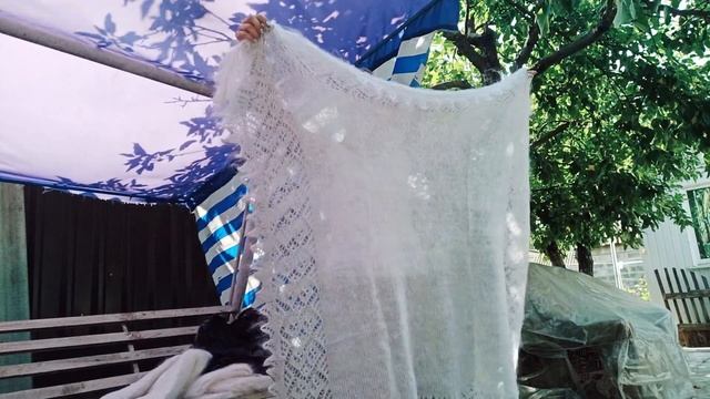 Пуховые паутинки в белом и сером цвете в наличии. Плат? смотреть онлайн