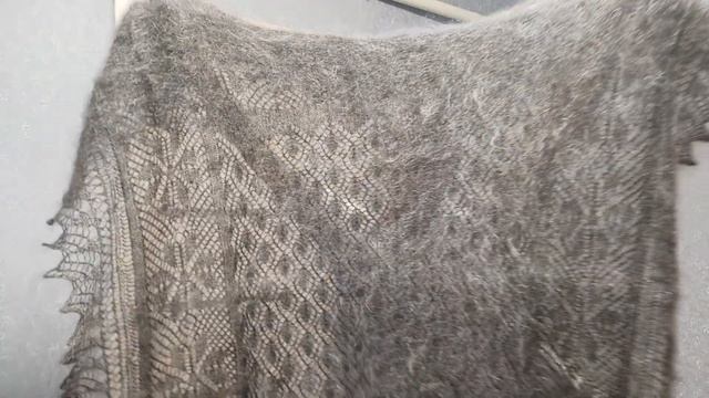 Пуховые платки и косынки из серого козьего пуха ажурн? смотреть онлайн